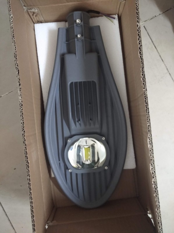 Đèn đường hình chiếc lá 50W chiếu sáng cho công trình, sân nhà, đèn đường khu dân cư