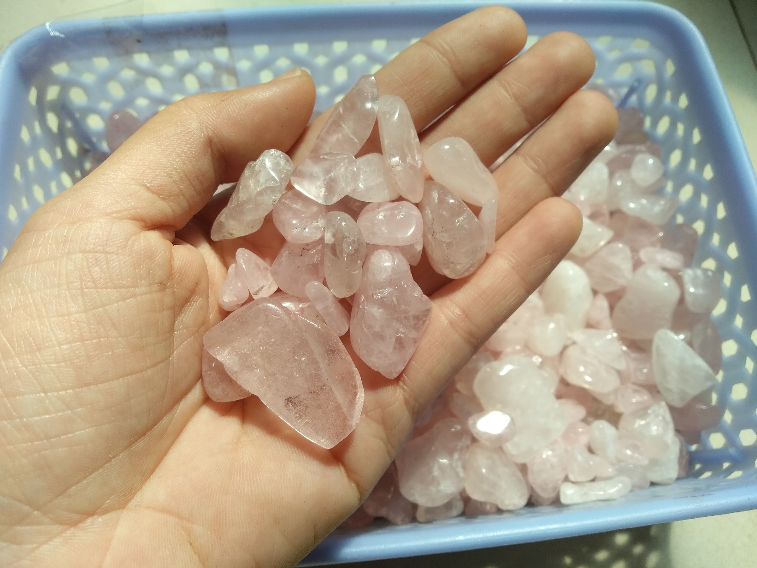 Đá phong thủy Thạch anh vụn màu Hồng - CADA DECOR