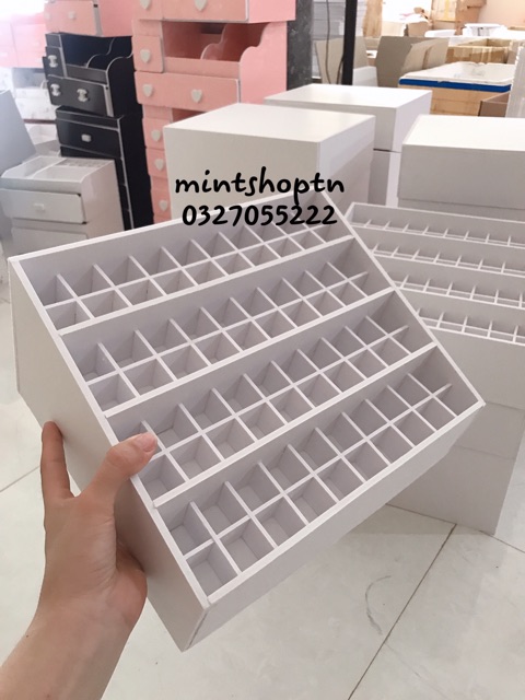 khay son 80 ô phân tầng tiện dụng