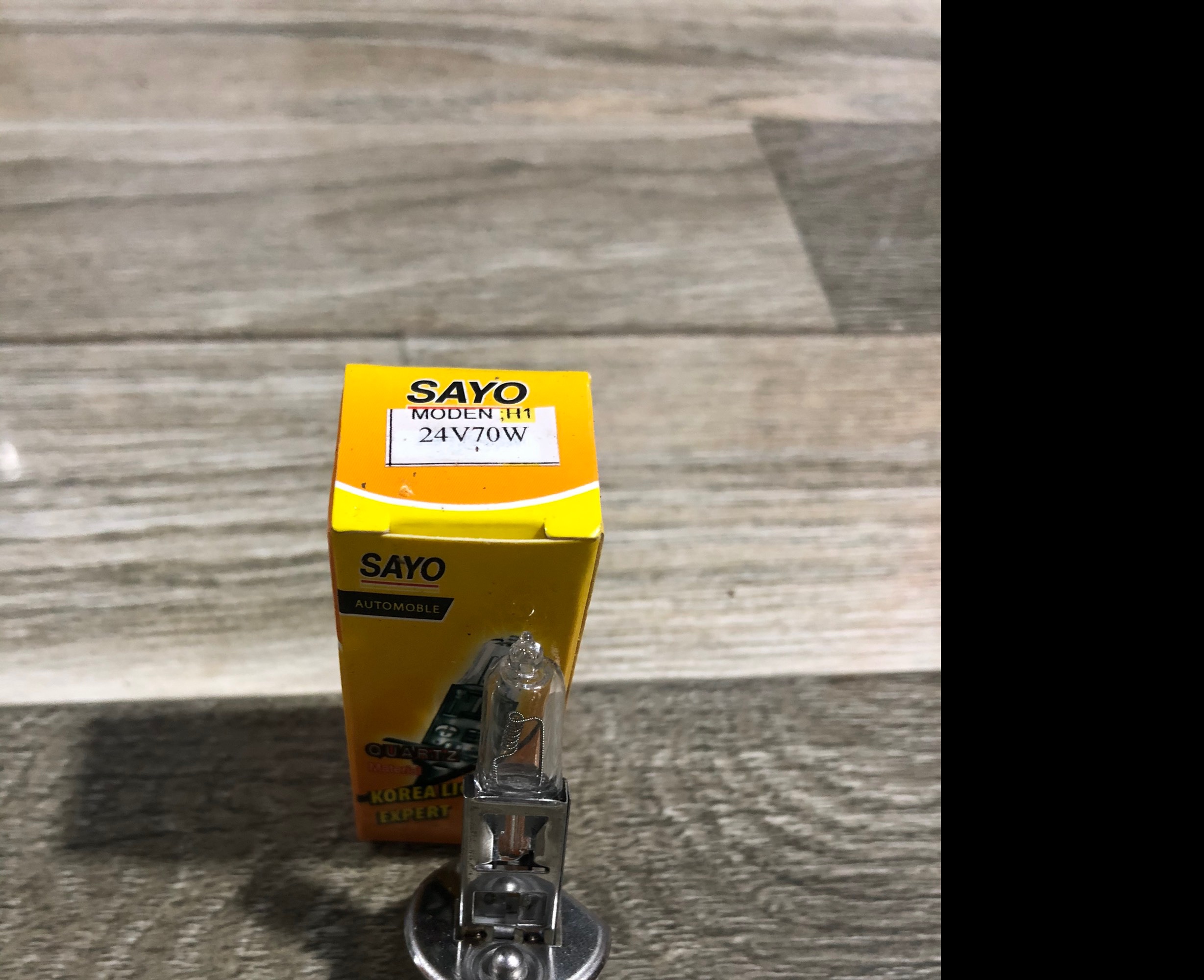 Sản phẩm gia đình làm: bóng đèn pha h1 24v 70w sây-ơ