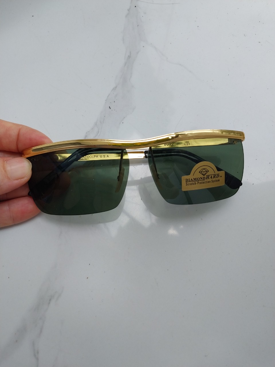 Kính cơn ao mạ vàng 18k