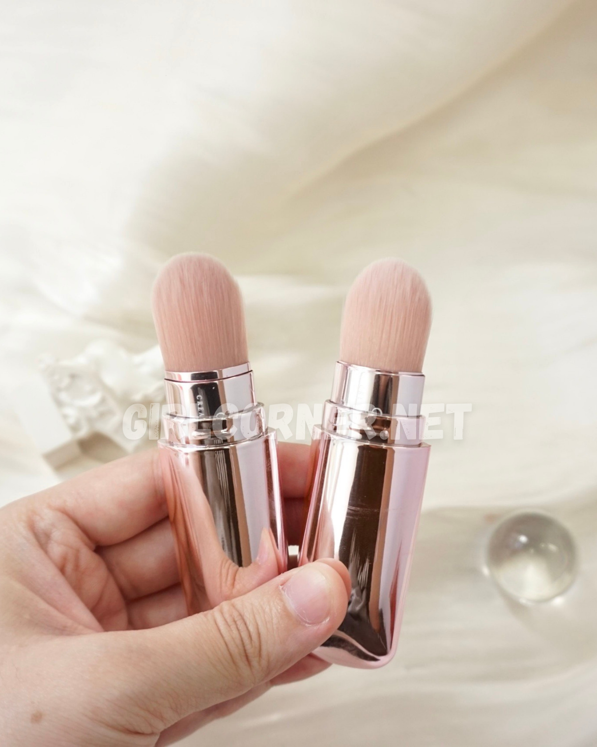 Cọ che khuyết điểm Feather B Kabuki