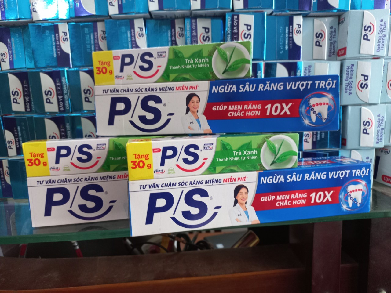 KEM ĐÁNH RĂNG P/S NGỪA SÂU RĂNG VƯỢT TRỘI 180G