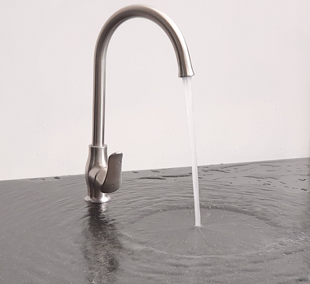 (Có Video) Vòi rửa chén nóng lạnh Inox SUS 304 nguyên khối Eurolife EL-T030 (Trắng vàng)