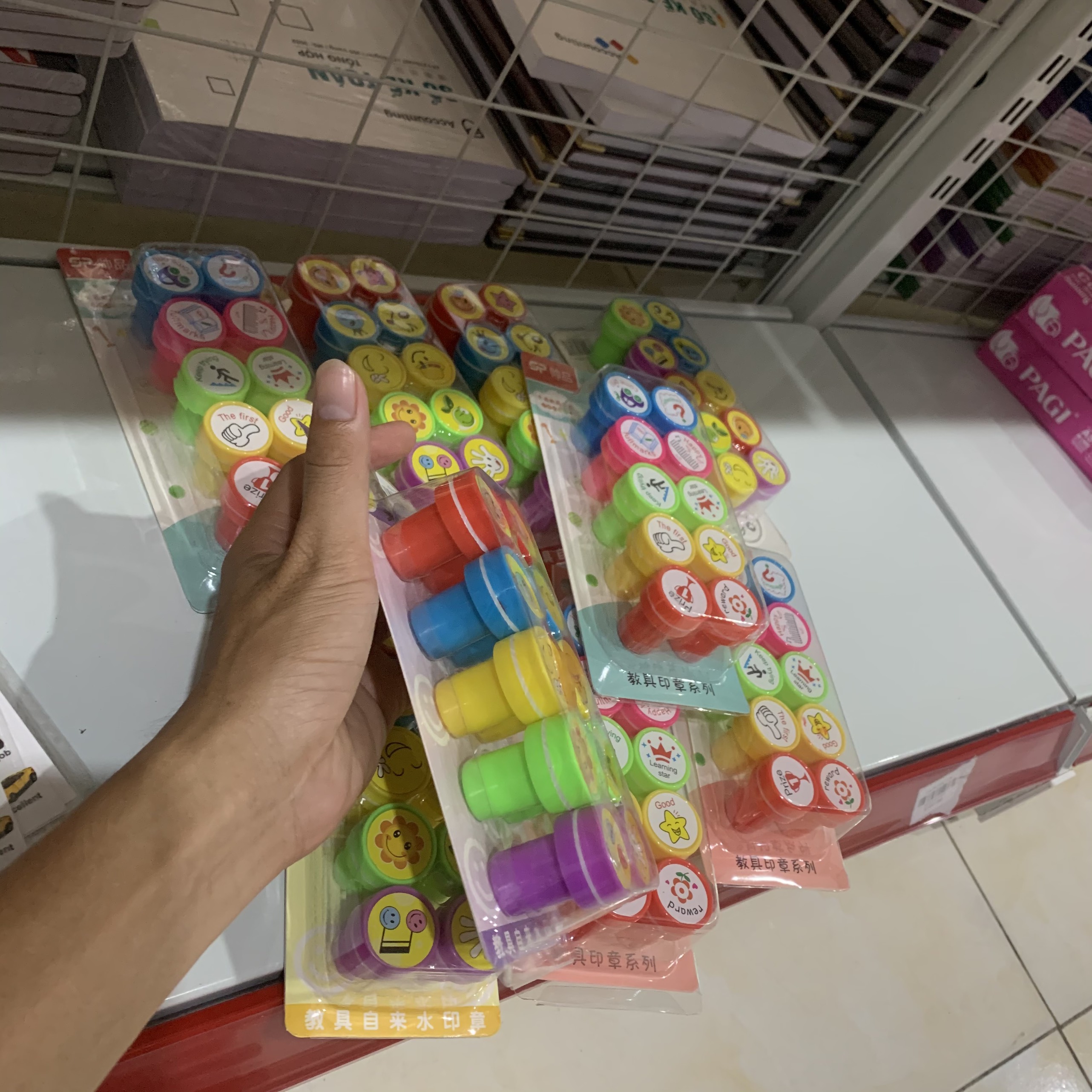 Bộ 10 con dấu đồ chơi cho bé in hình.
