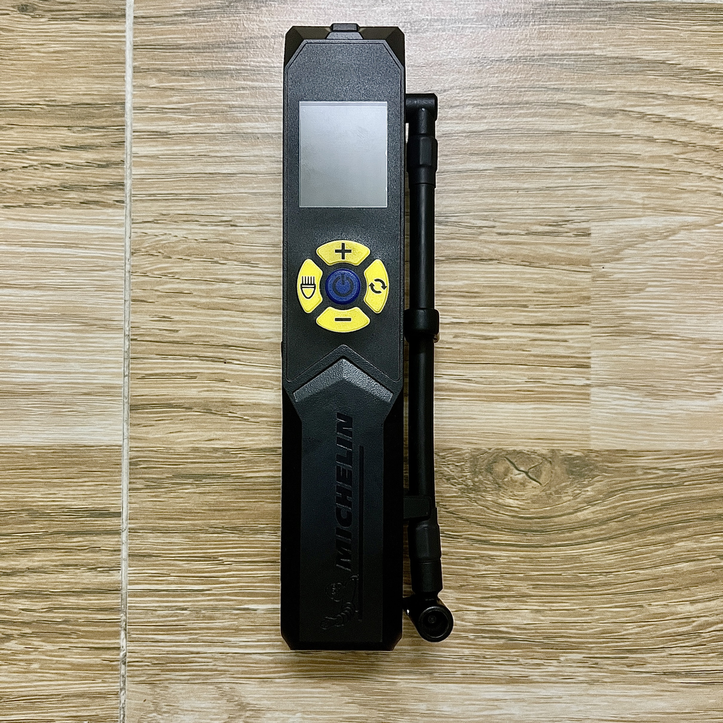Máy bơm sạc điện mini MICHELIN RECHARGEABLE INFLATOR 3321