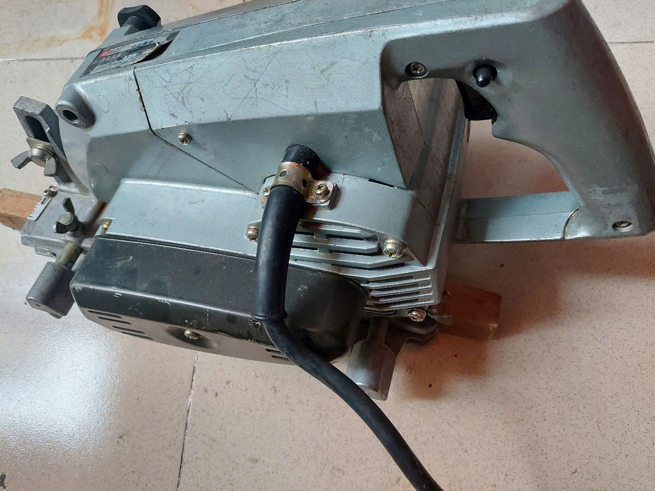 Máy phay móc rãnh gỗ Hitachi Hàng bãi nhật