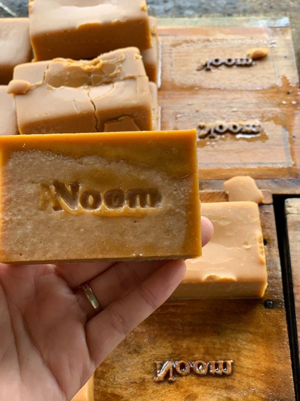 Đường mía thô Noom