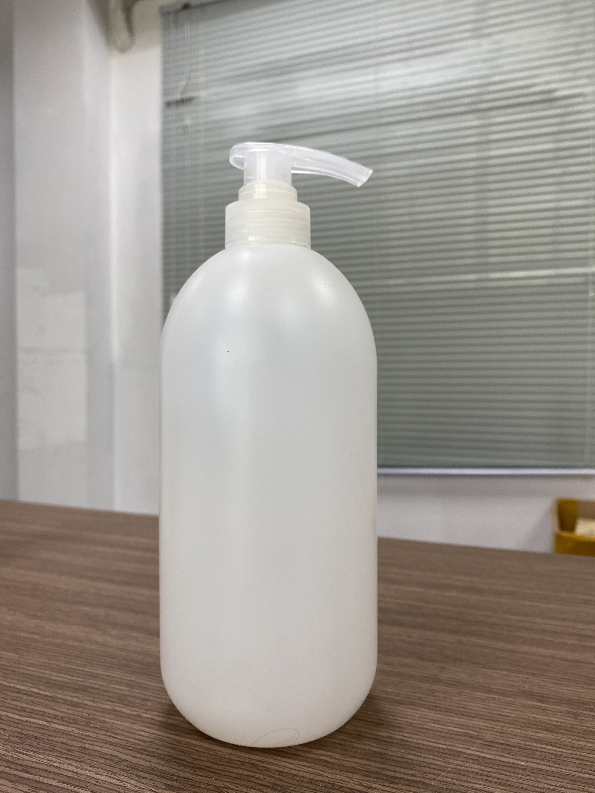 Chai nhựa HDPE 1000ml (hàng loại 1) có vòi nhấn