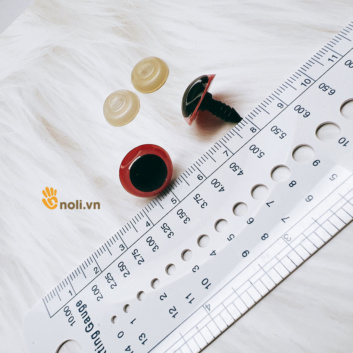 Mắt thú màu đỏ an toàn cho bé
