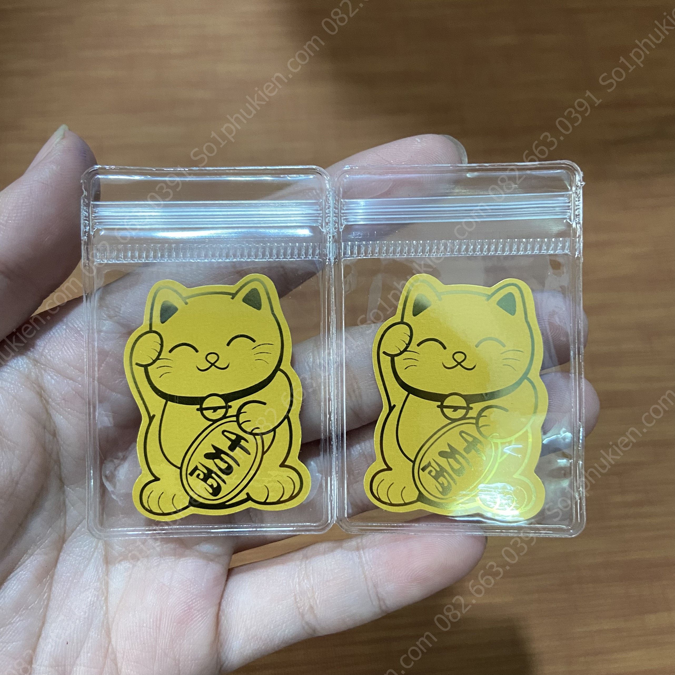 Miếng dán điện thoại mèo thần tài may mắn, chiêu tài lộc, dán chắc trên mọi chất liệu