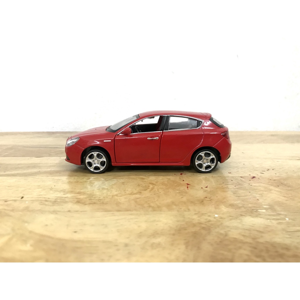 Mô hình xe Alfa Romeo Giulietta _ Tỷ lệ 1:32