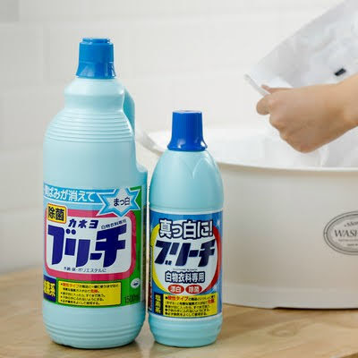 Nước tẩy quần áo trắng Rocket Nhật Bản 600ml