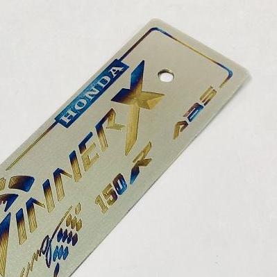 Bảng tên Titan Khò Gắn WINNER X (titan 100%)
