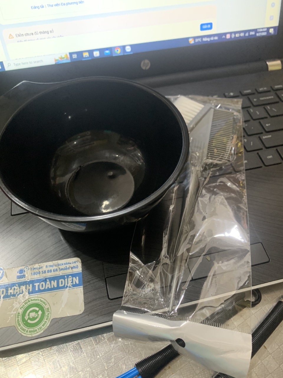 combo chén nhuộm + lược nhuộm
