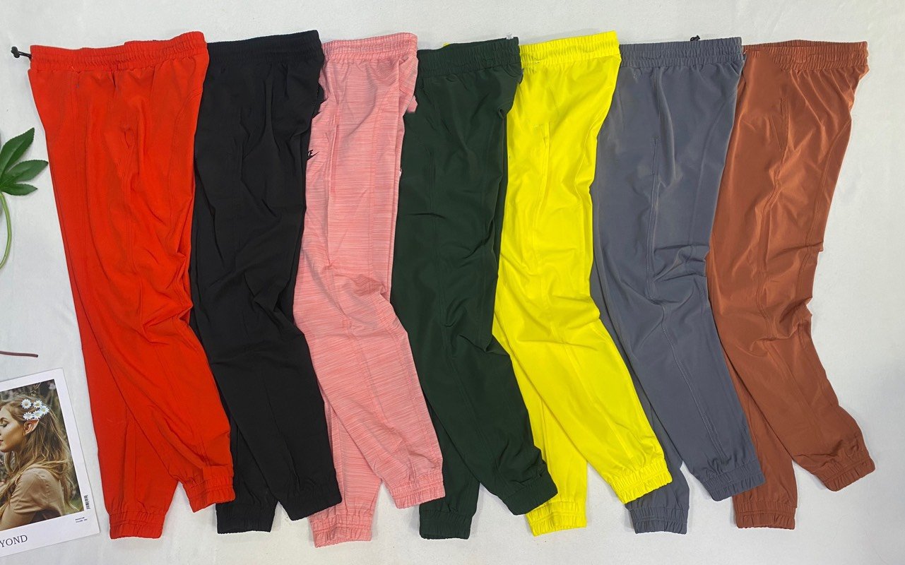Quần jogger nữ chất vải dù gió