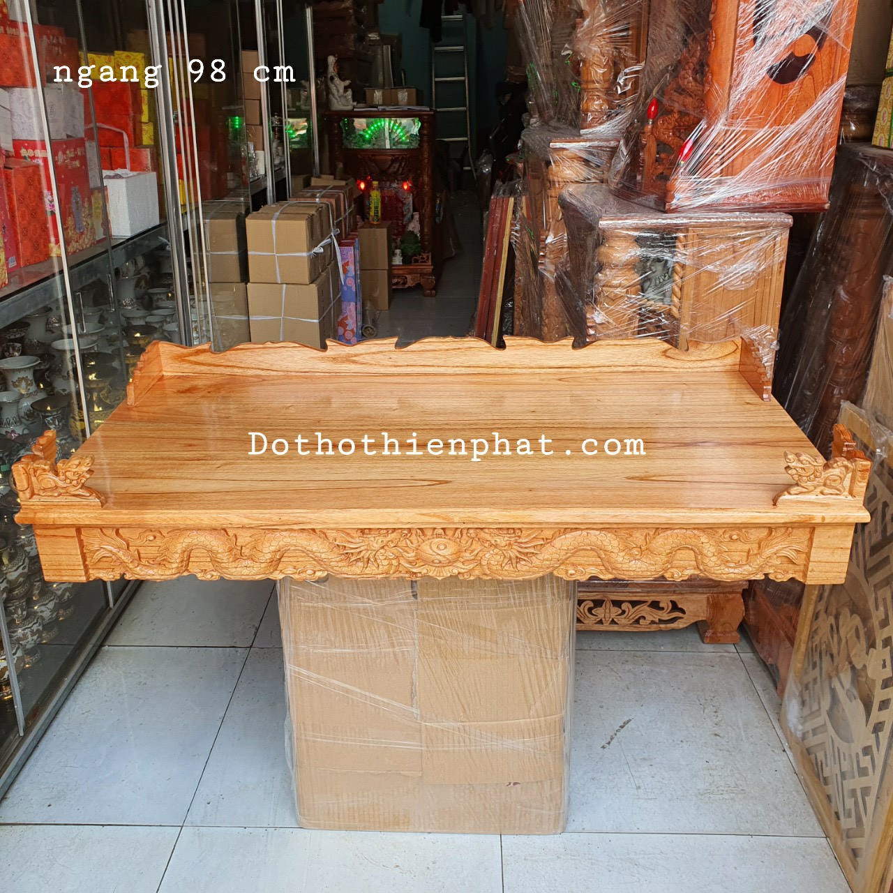 Bàn thờ treo tường gỗ xoan màu vàng ngang 98cm đế chạm rồng gồm 1 bộ ke rất đẹp