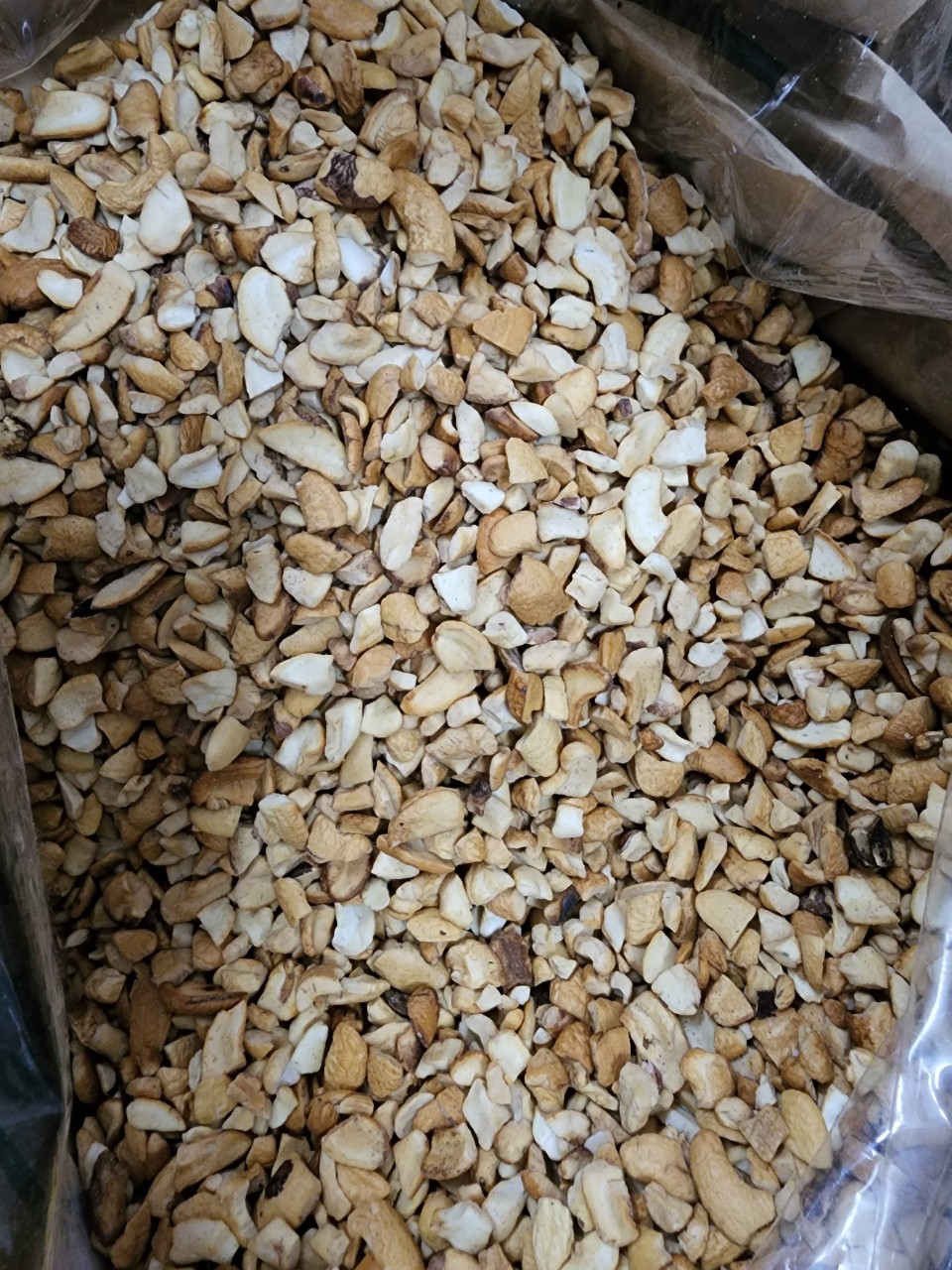 Hạt điều bể 4 -GÓI 700gr date luôn mới