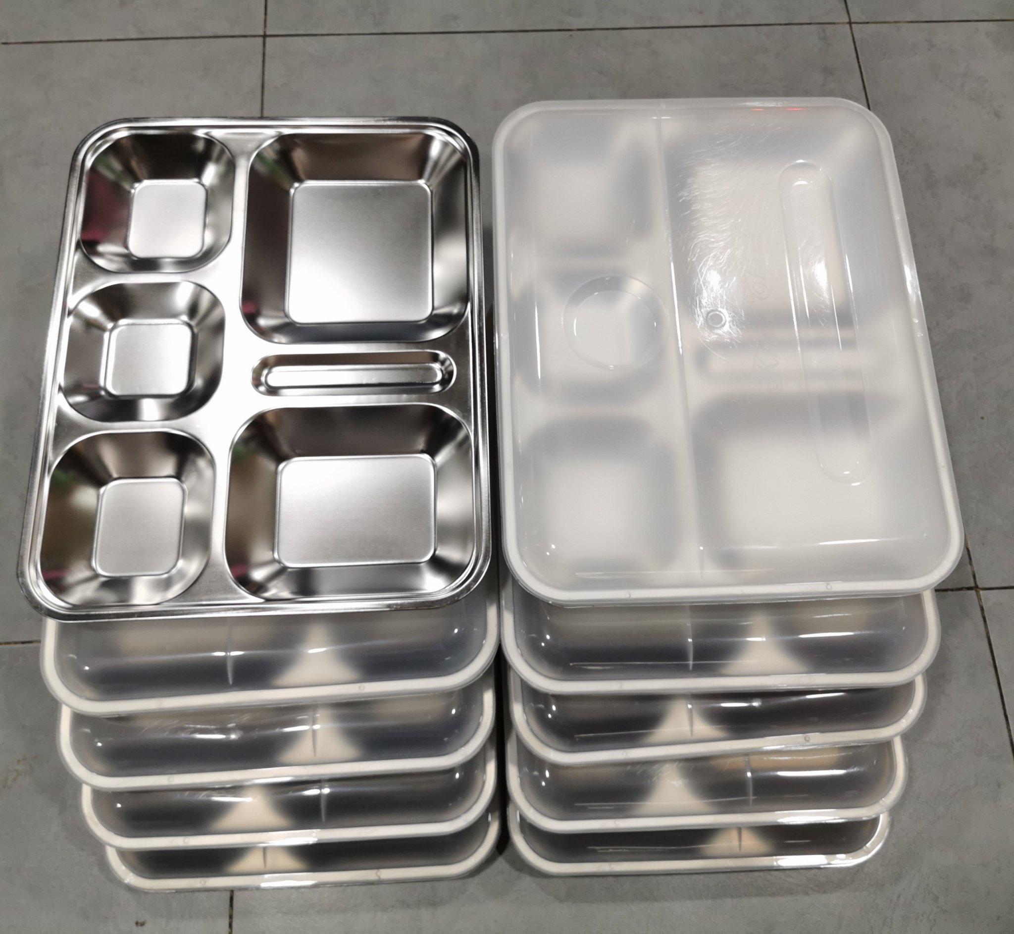 Khay cơm phần 6 ngăn có nắp nhựa (ngăn tăm)