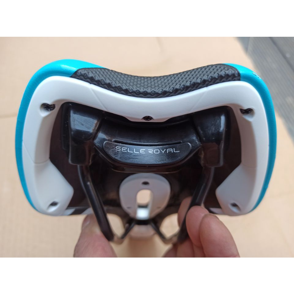 [FREESHIP MAX] Yên XE ĐẠP GIANT có rãnh êm . [ Hàng Chính Hãng ] .