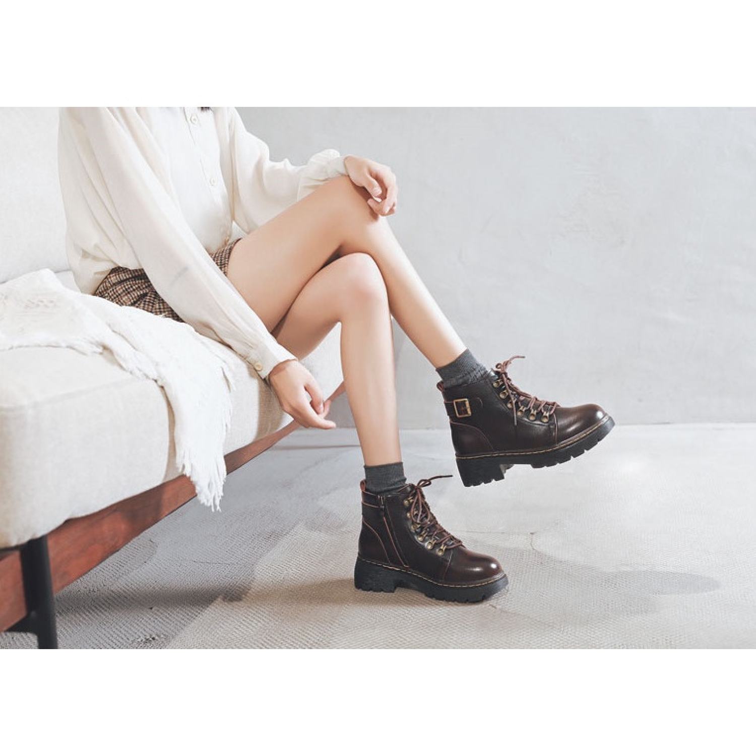 Bốt Nữ Retro Đinh Tán Giày Da Nữ Đế 3CM