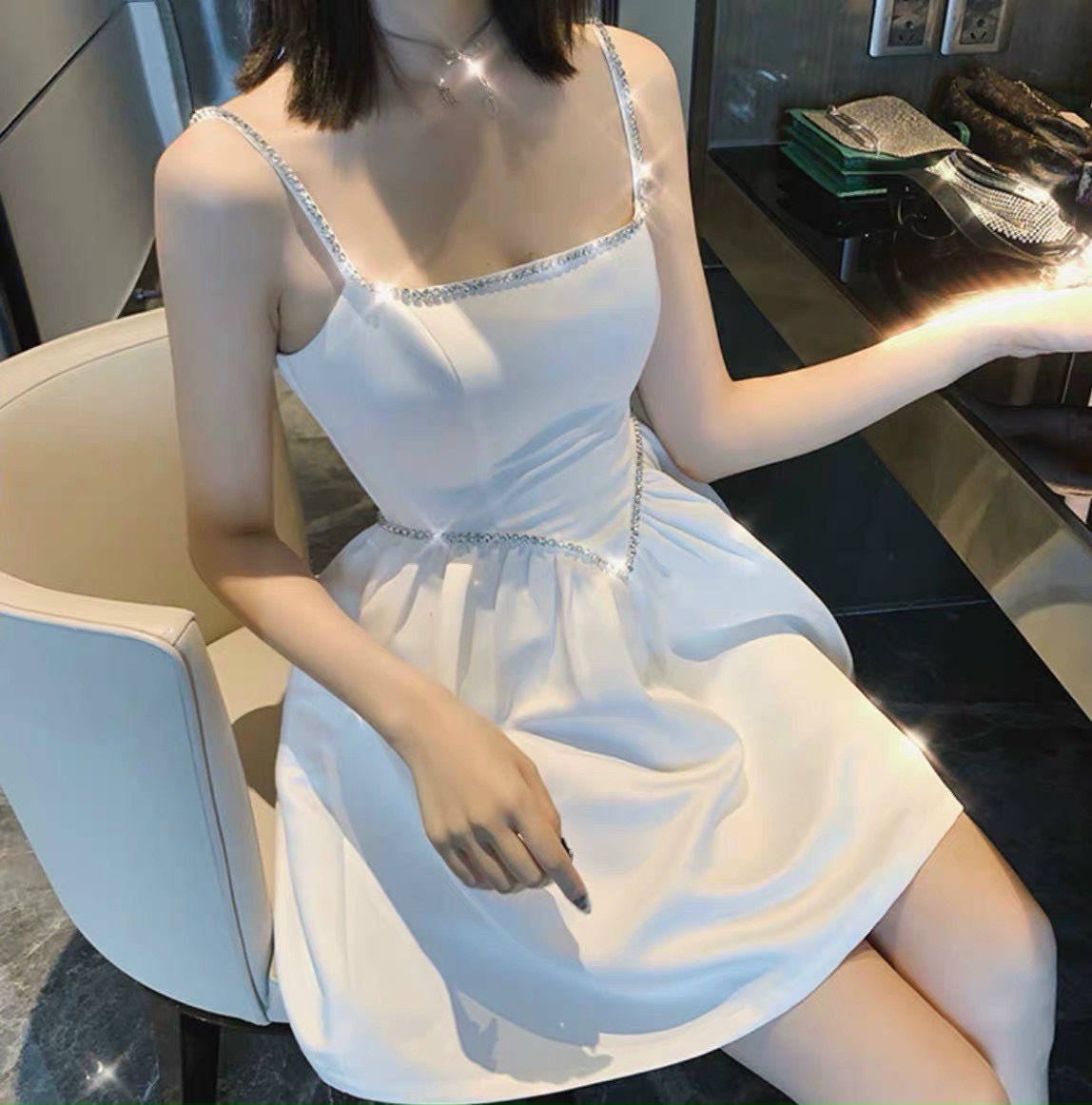 [HCM][hàng ullzang] Đầm trắng xòe đính hạt chiết eo xinh xắn