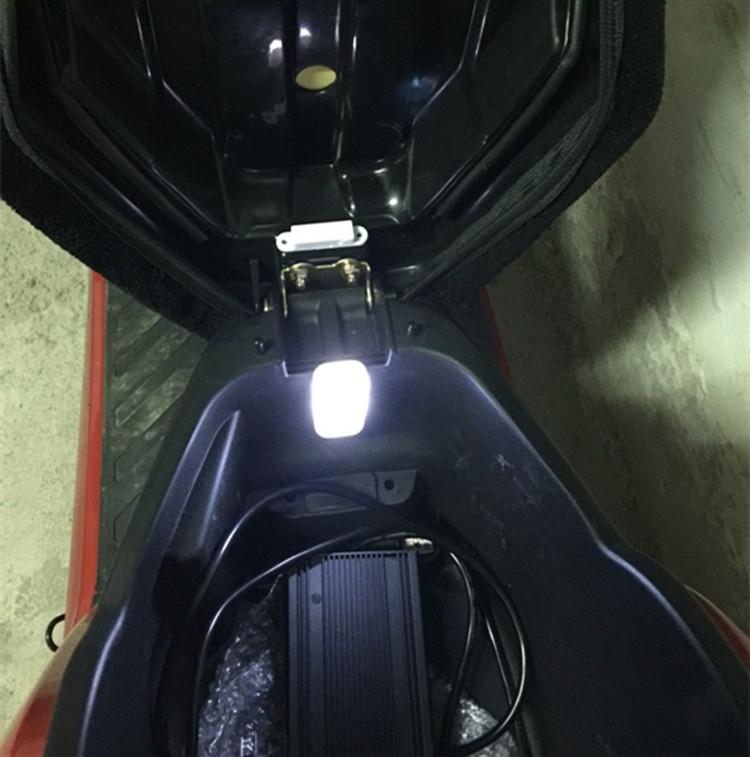 RẺ RẺ QUÁ Đèn led gắn cốp xe máy