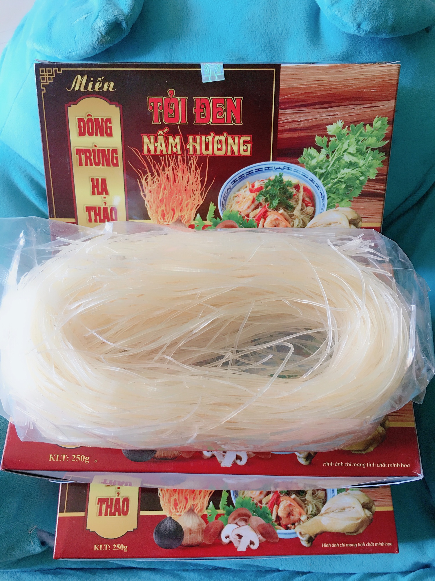 Miếng tỏi đen nấm hương