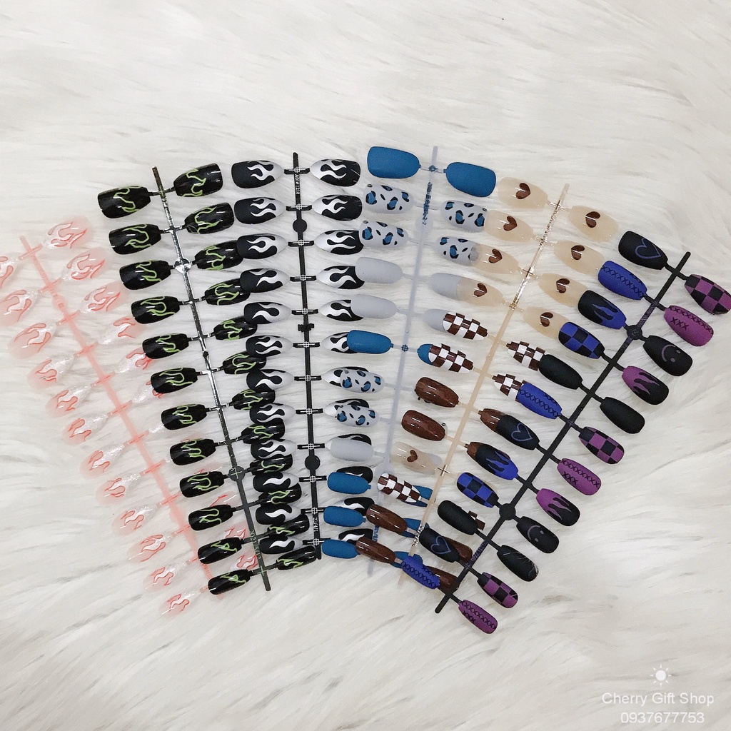 Set 24 Miếng Dán Móng Siêu Mỏng Trong Suốt Chống Thấm Nước