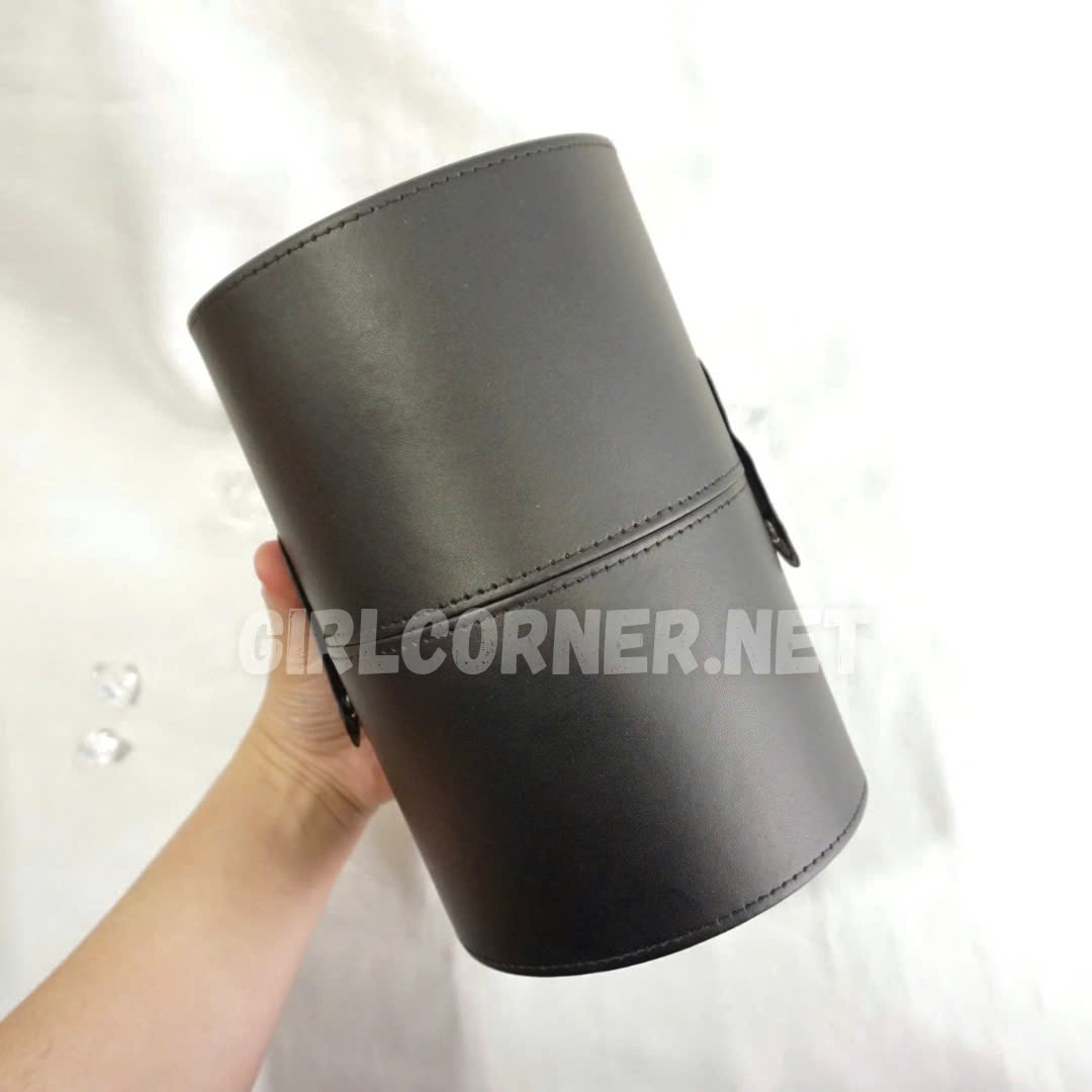 Ống đựng cọ trang điểm Feather B Holder Brushes