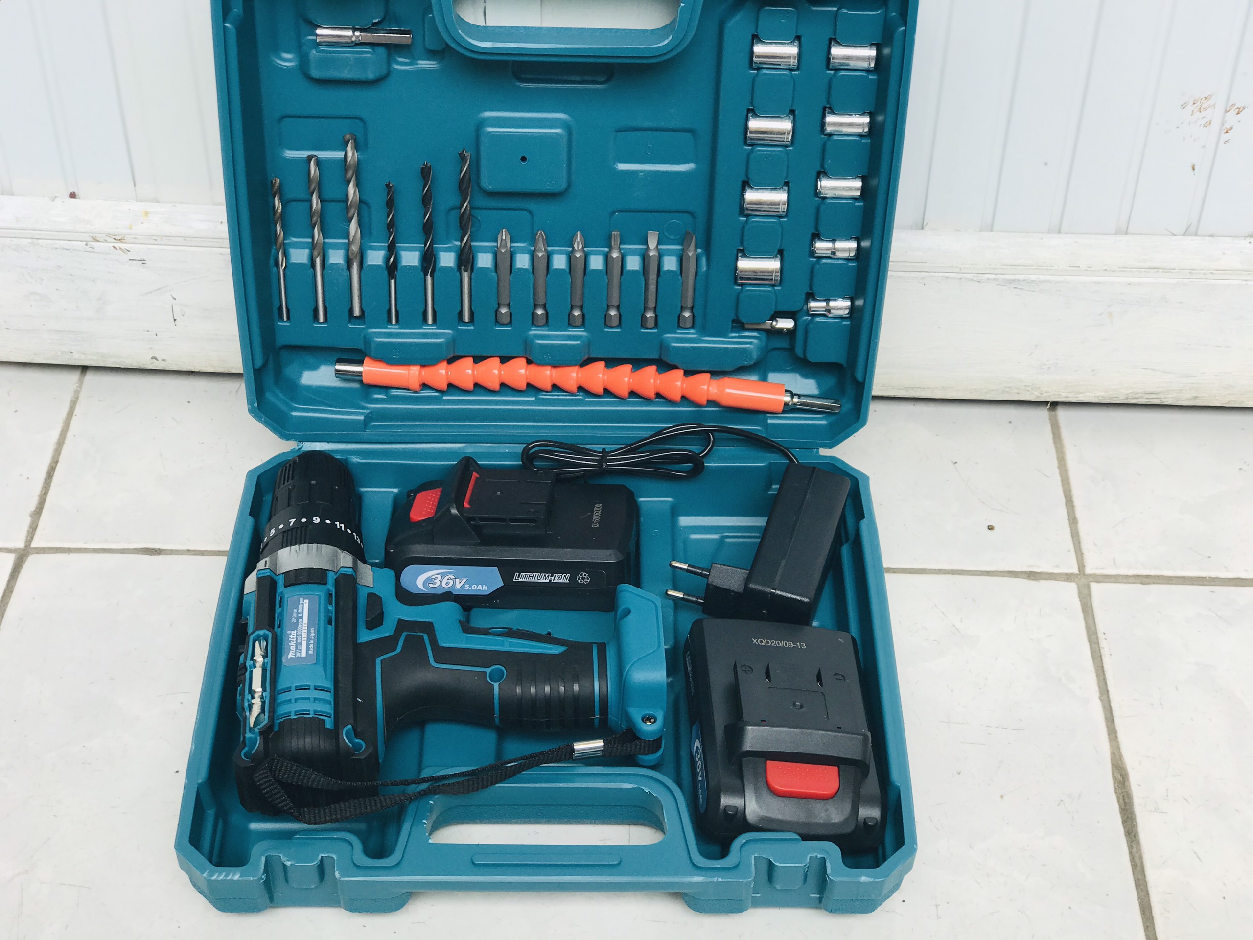 Máy khoan pin có BÚA makita 36v. (kèm 2pin và nhiều phụ kiện)