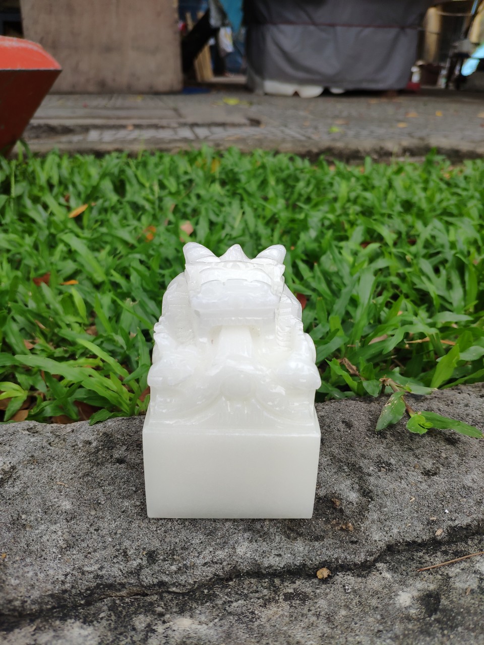 Ấn rồng bạch ngọc tượng trưng cho công việc vững chắc, thuận lợi suôn sẻ, tăng cường quyền lực, uy quyền, địa vị