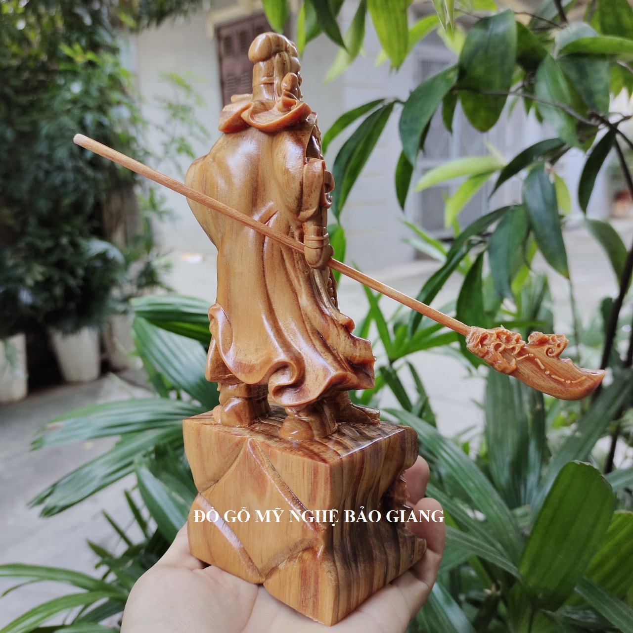 Tượng quan công gỗ huyết long đế rồng (mẫu mới)