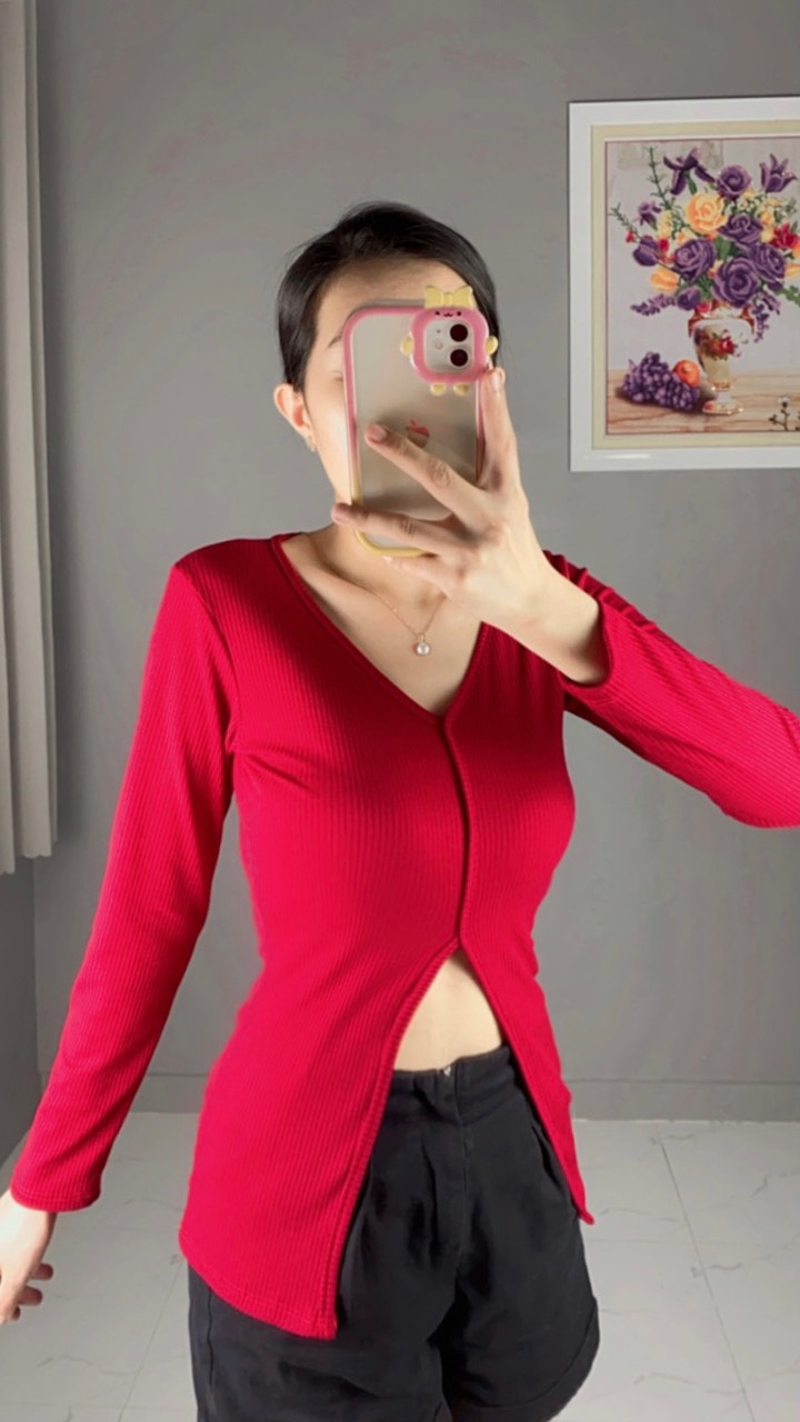 Aó thun gân cổ tim tay dài xẻ tà
