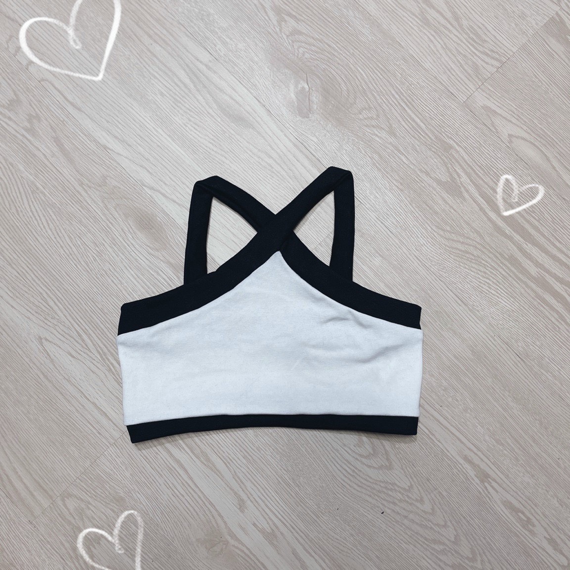 Áo yếm trắng chéo cổ viền đen tối giản croptop nhưng cực cháy MC51