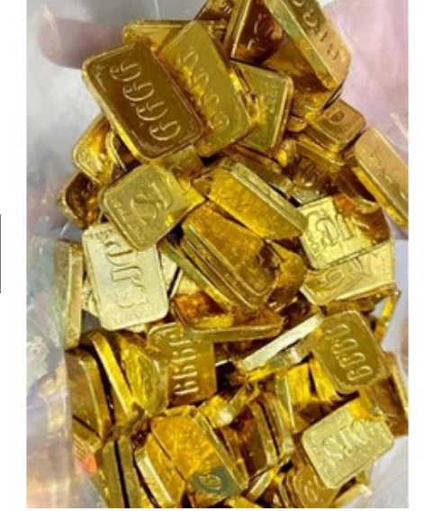 Yellow-Shaped Chocolate Pieces 9999, Sjc,