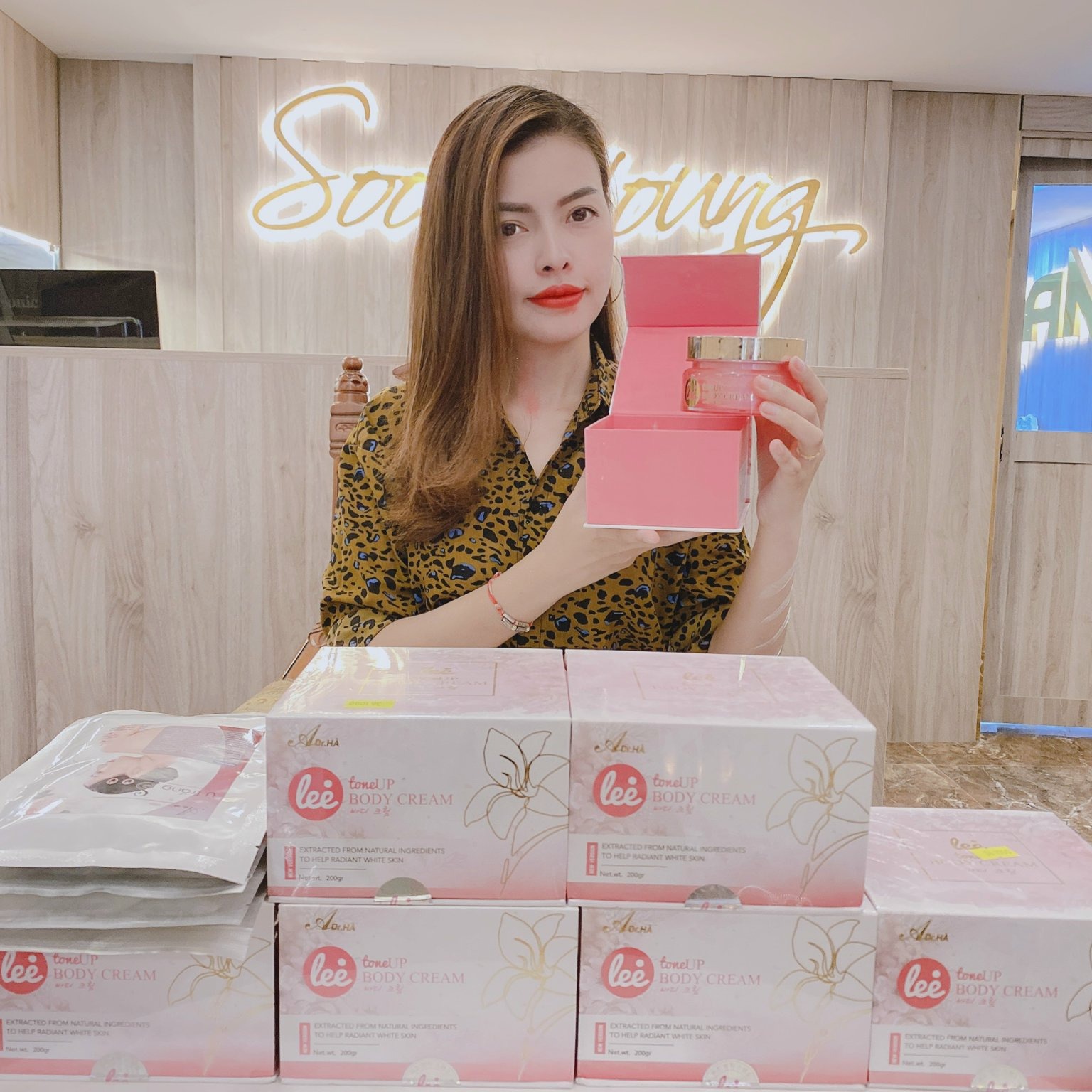 Kem kích trắng body Soo Lee - 200gr