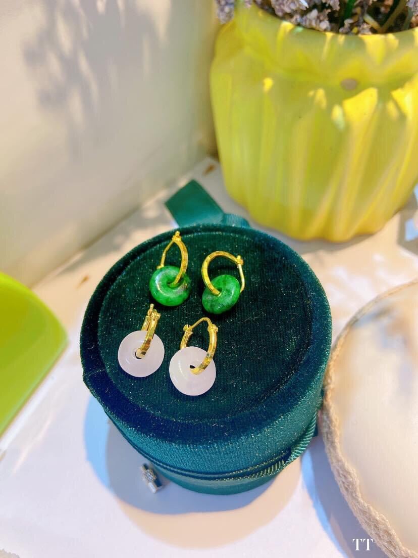Bông tai vàng đồng điếu bạch ngọc/ ngọc cẩm thạch , khuyên tai đá phong thuỷ, trang sức thiết kế đủ hoá đơn thẻ bảo hành
