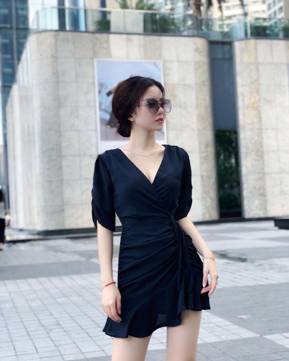 Đầm Thiết Kế Dây Rút Eo Và Tay Mẫu Mới