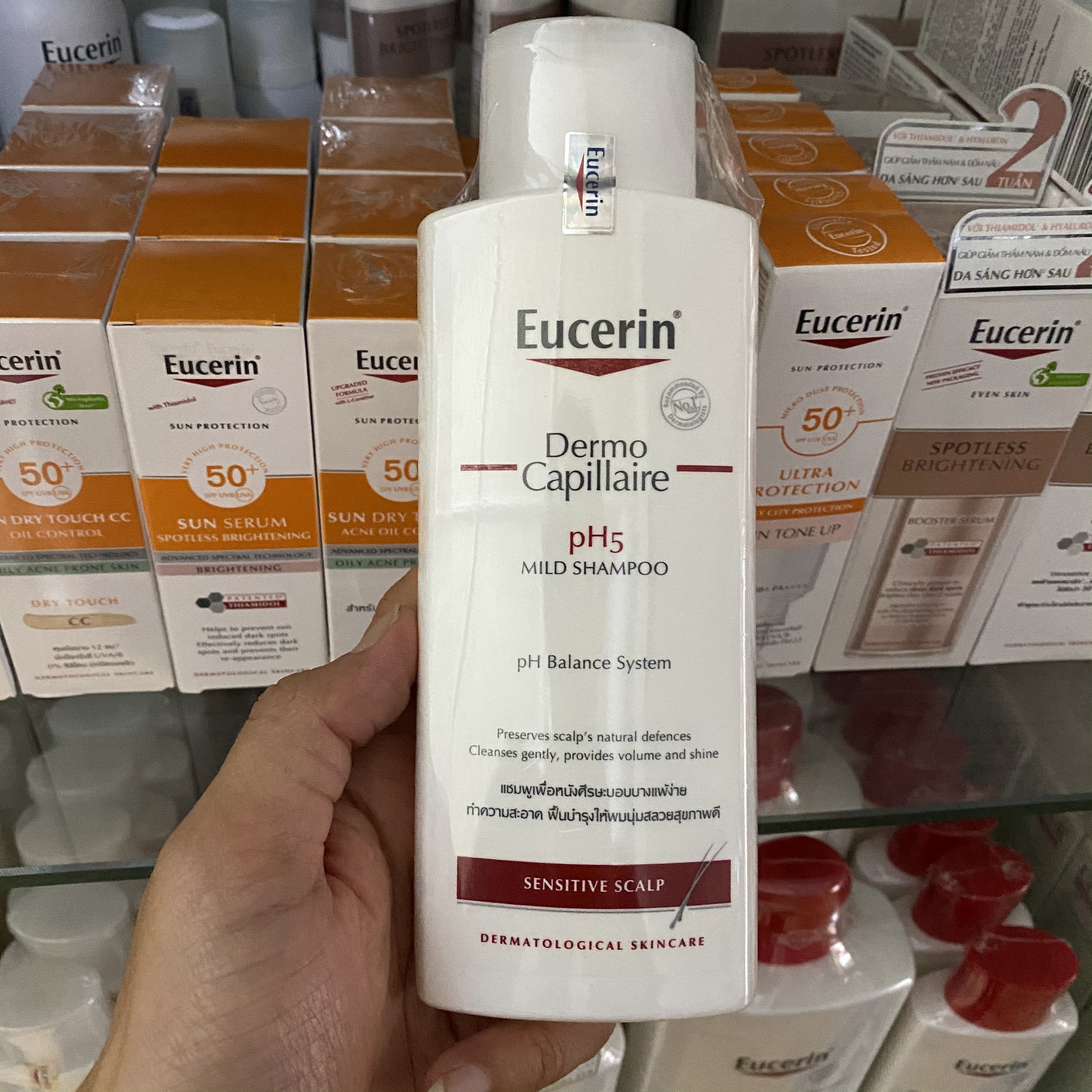 (Quà) Dầu gội Eucerin pH5 Mild Shampoo 250ml - dành cho da đầu nhạy cảm