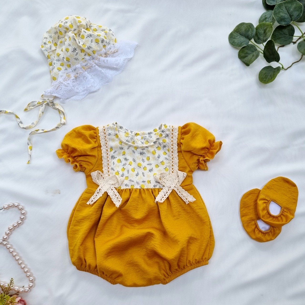 Bodysuit lụa vàng cho bé gái full sét 3 món size ss-13kg