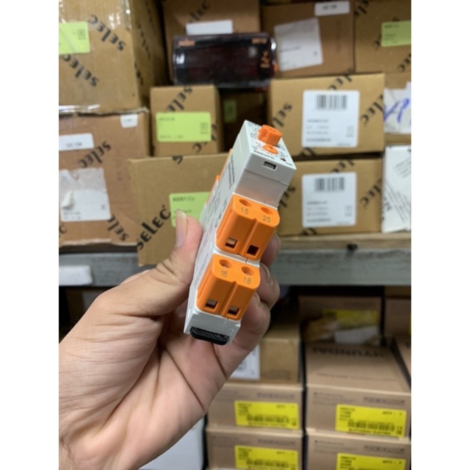 Rơ le bảo vệ điện áp 600VPR310 / 520 (3 pha) SELEC