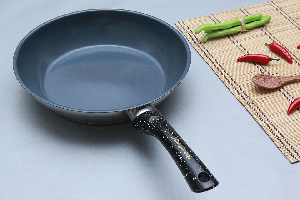 Chảo inox tráng sứ 26cm Kangaroo KG167S