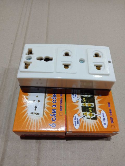 [HCM]Ổ cắm 3 lõi sứ Tasaky