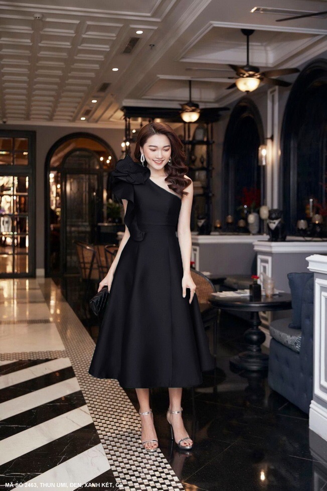 [HCM]ĐẦM XÒE CỔ XÉO VAI ĐÍNH HOA LỚN