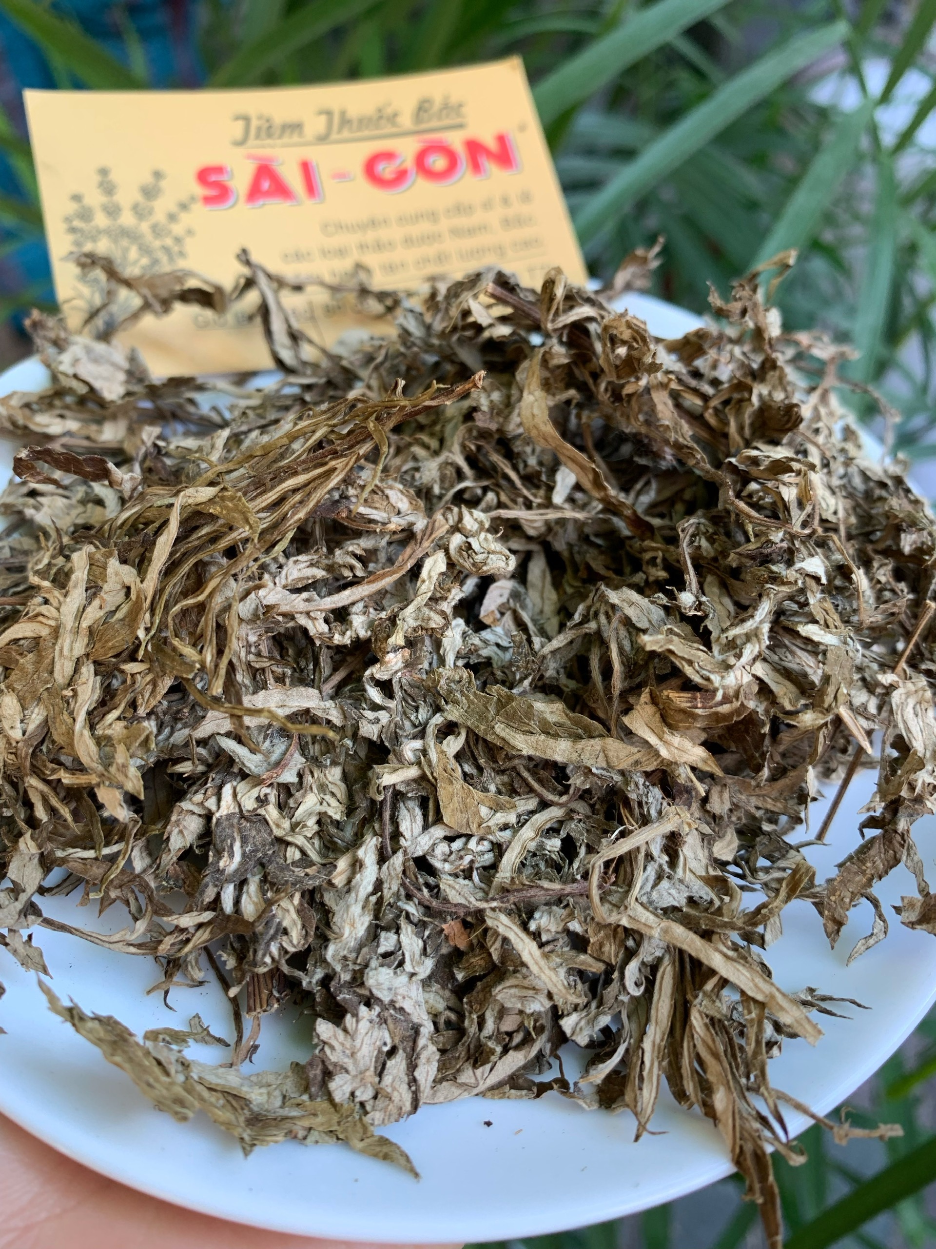 Lá ngãi cứu khô 100gram