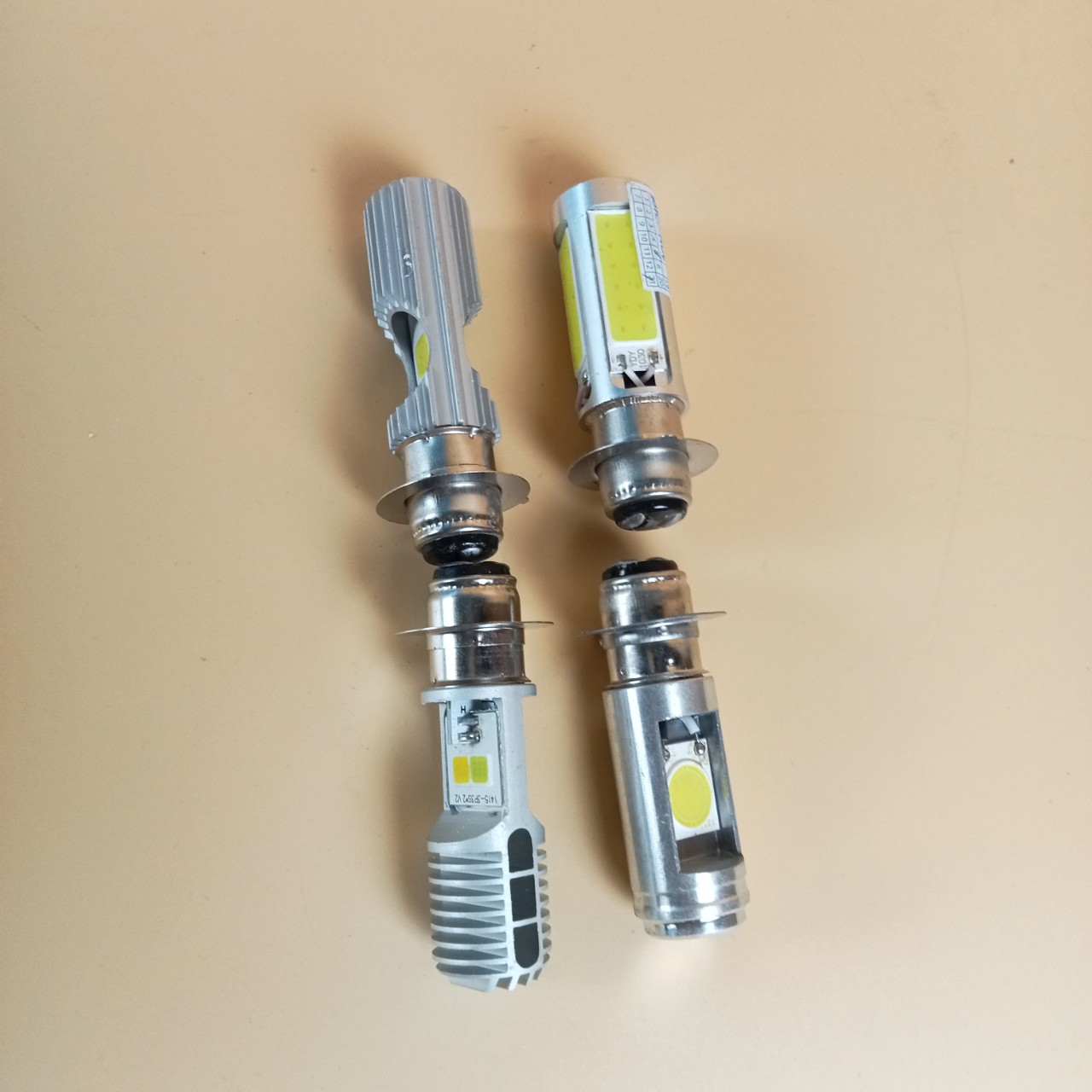 Bóng đèn LED siêu sáng chân H6 lắp xe máy - Bóng đèn LED hàng xả giao ngẫu nhiên 1 bóng