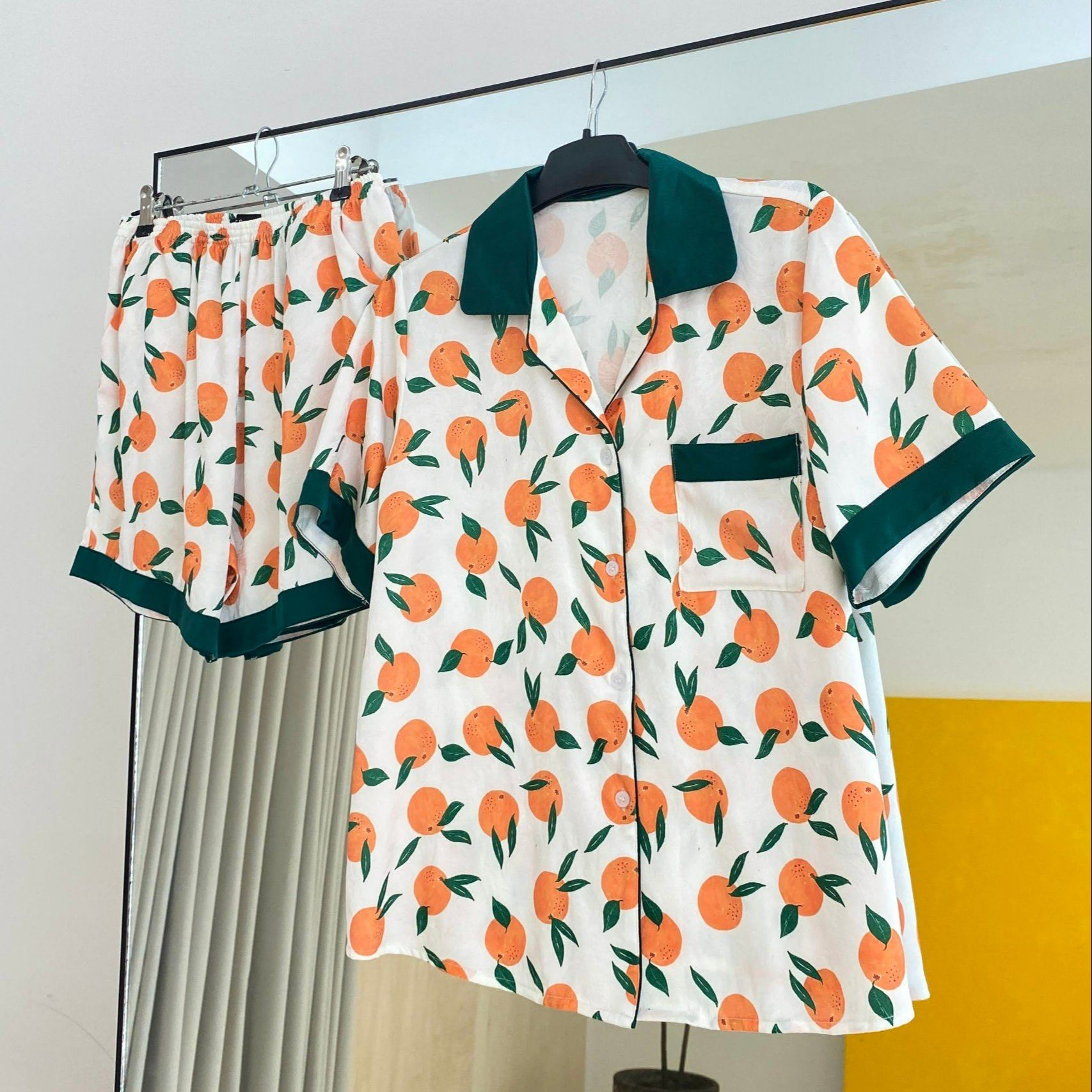VIBES Pijama ngắn cổ V chất đũi hàn Vie Py Set, bộ ngủ mặc nhà phom rộng thoải mái, kín đáo