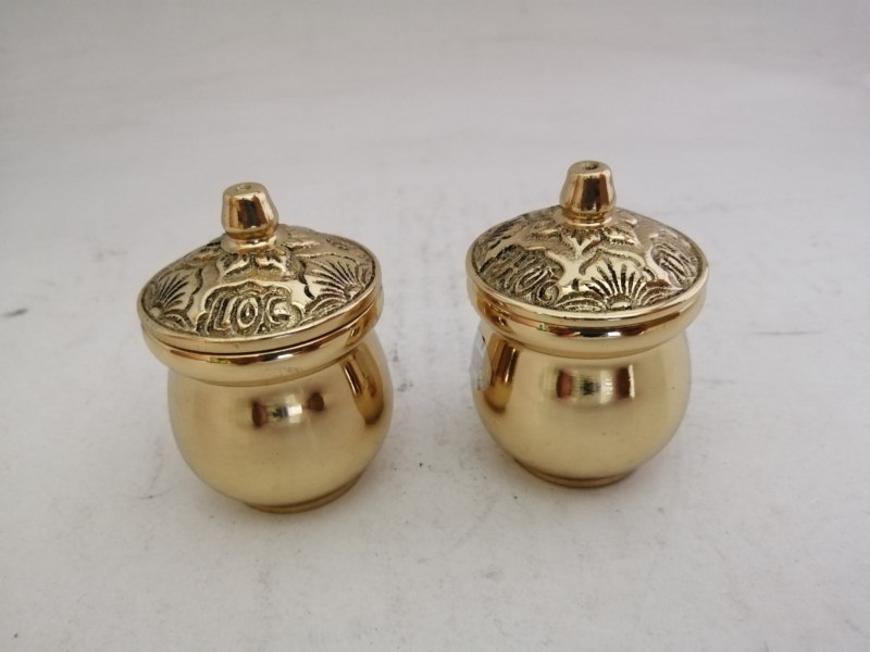 Ly nước có nắp bằng đồng nhỏ thờ cúng
