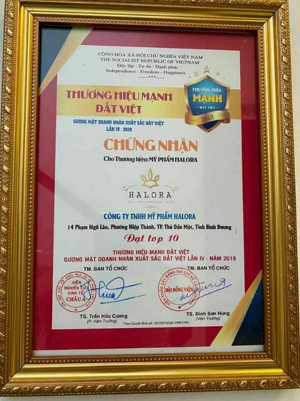 [HCM]sữa rửa mặt than tre hoạt tính halora.